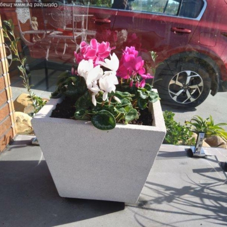 Concrete planter-wide tapered manufactured at Sanstone NZ